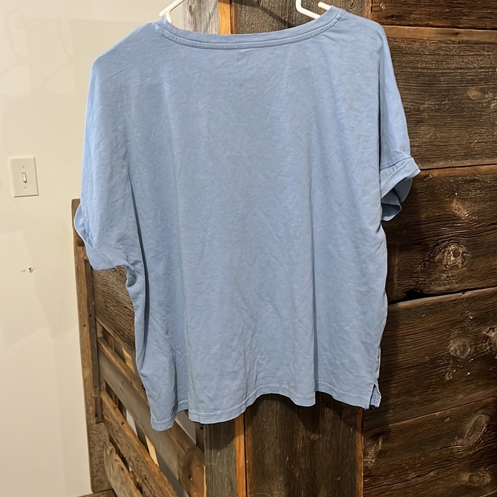 Blue gap Tee - Picture 3 of 3